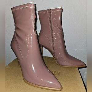 Steve Madden Elegant Glossy Mauve Ankle Boots